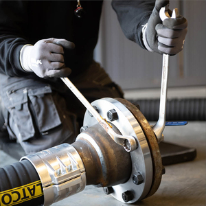 Assembling hoses
